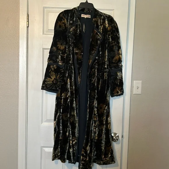 Sale. New free people hazel duster blk motif